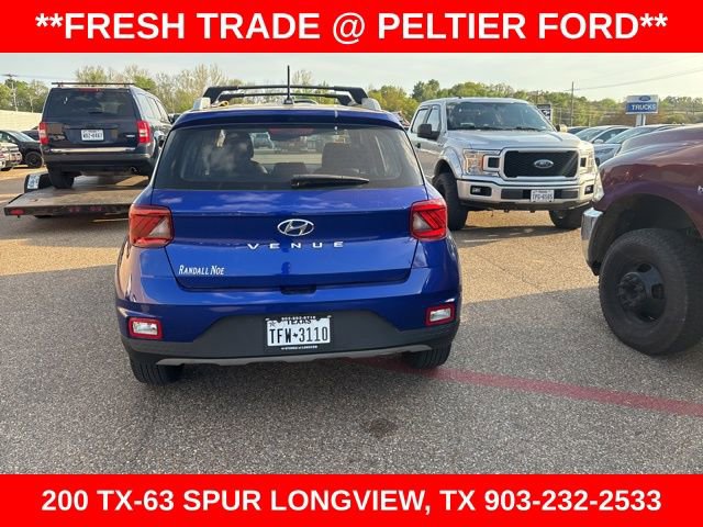 Used 2023 Hyundai Venue Limited image 19