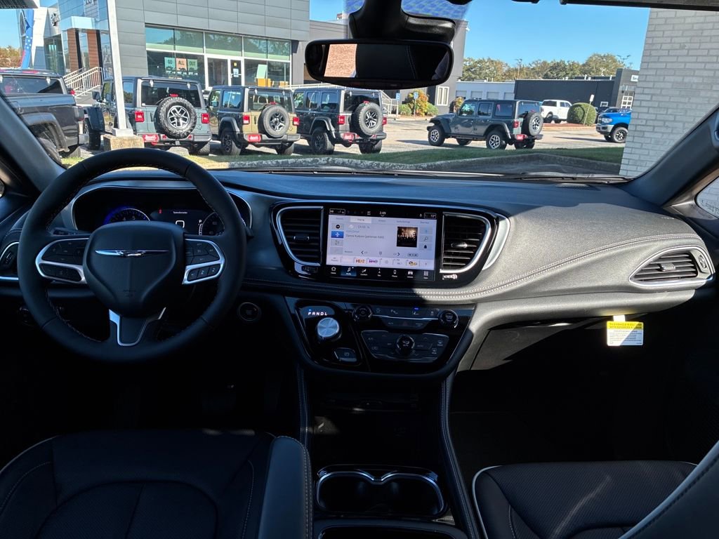 New 2026 Chrysler Pacifica Limited w/ Uconnect Theater Family Group image 13