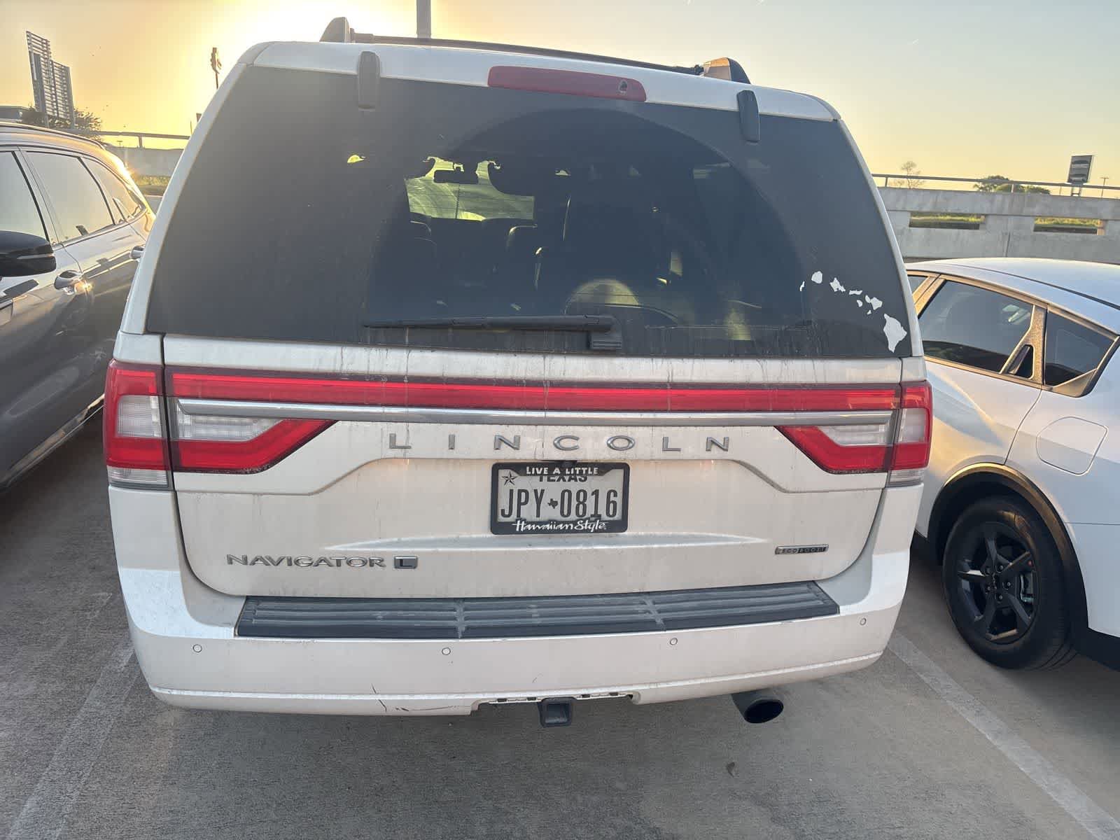 Used 2016 Lincoln Navigator L Select RWD image 7