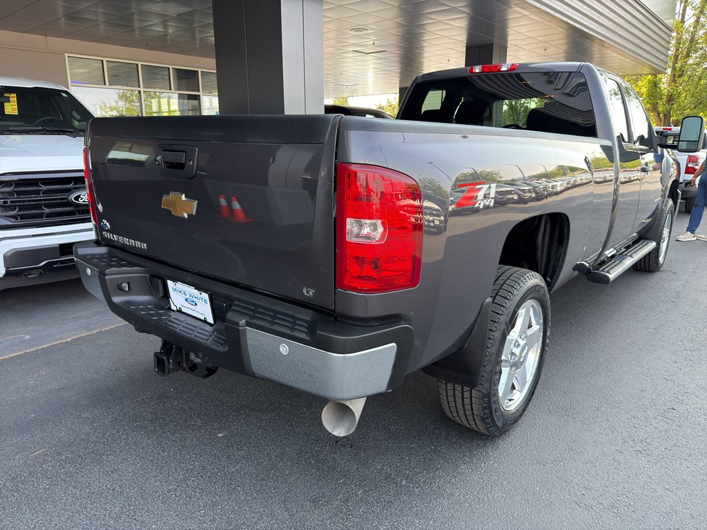 Used 2011 Chevrolet Silverado 2500 LT w/ Interior Plus Package AWD/4WD image 13