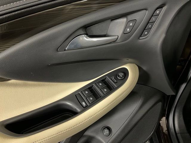 Used 2020 Buick Envision Essence image 27