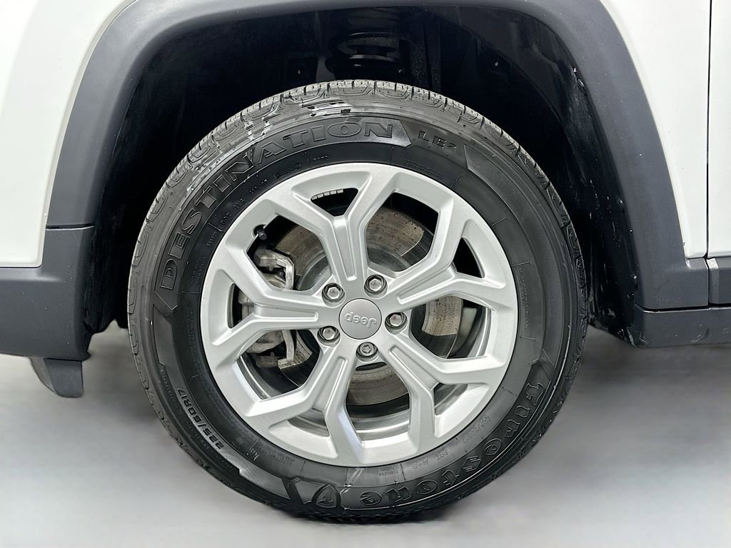 Used 2024 Jeep Compass Latitude image 28