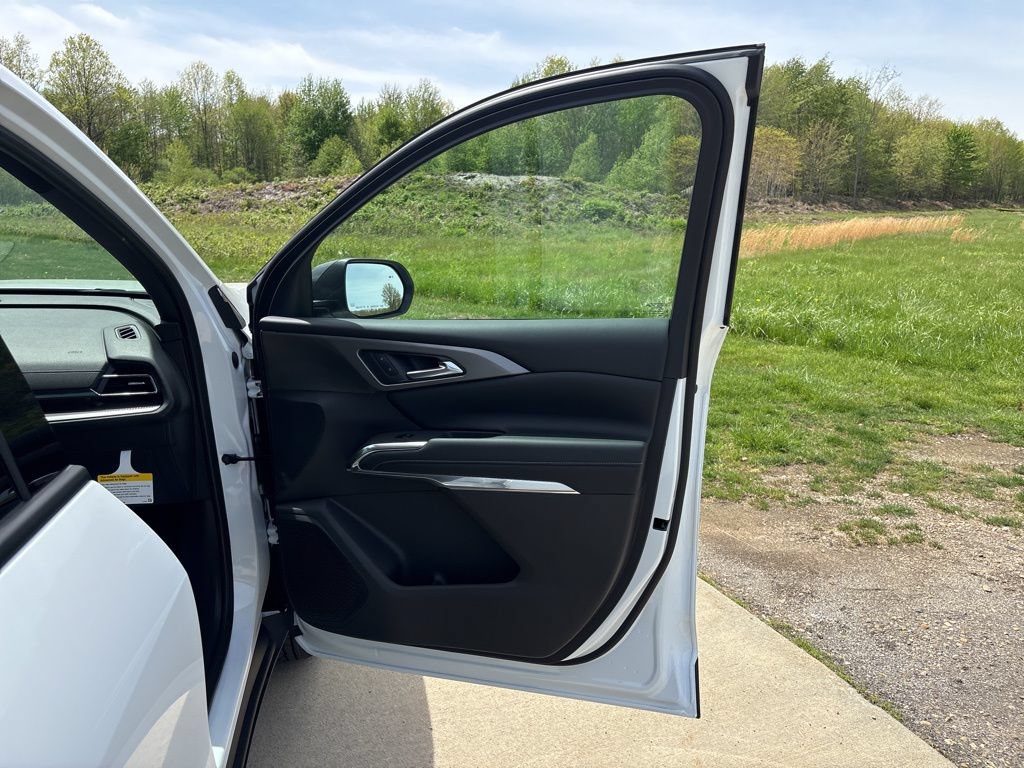 New 2026 Chevrolet Traverse LT w/ Sun and Wheel Package FWD image 36