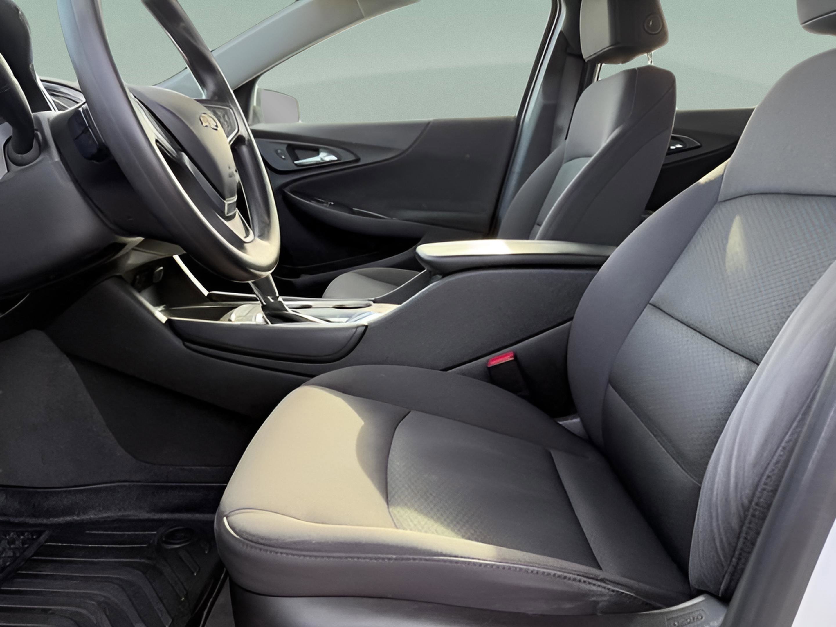 Used 2017 Chevrolet Malibu LT FWD image 16