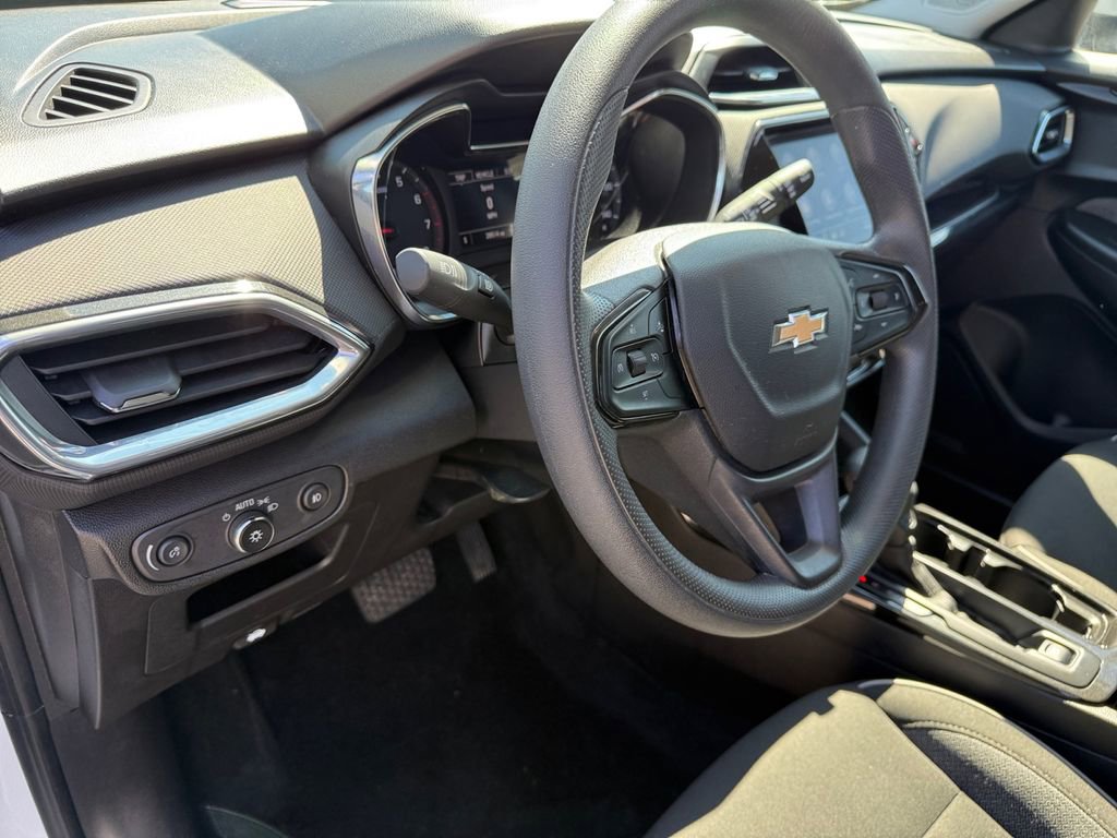 Used 2023 Chevrolet TrailBlazer LT w/ Convenience Package FWD image 26