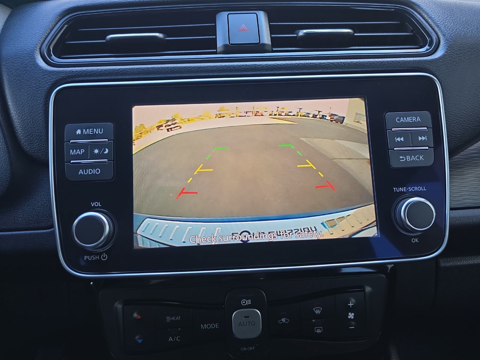 Used 2022 Nissan Leaf SV FWD image 25