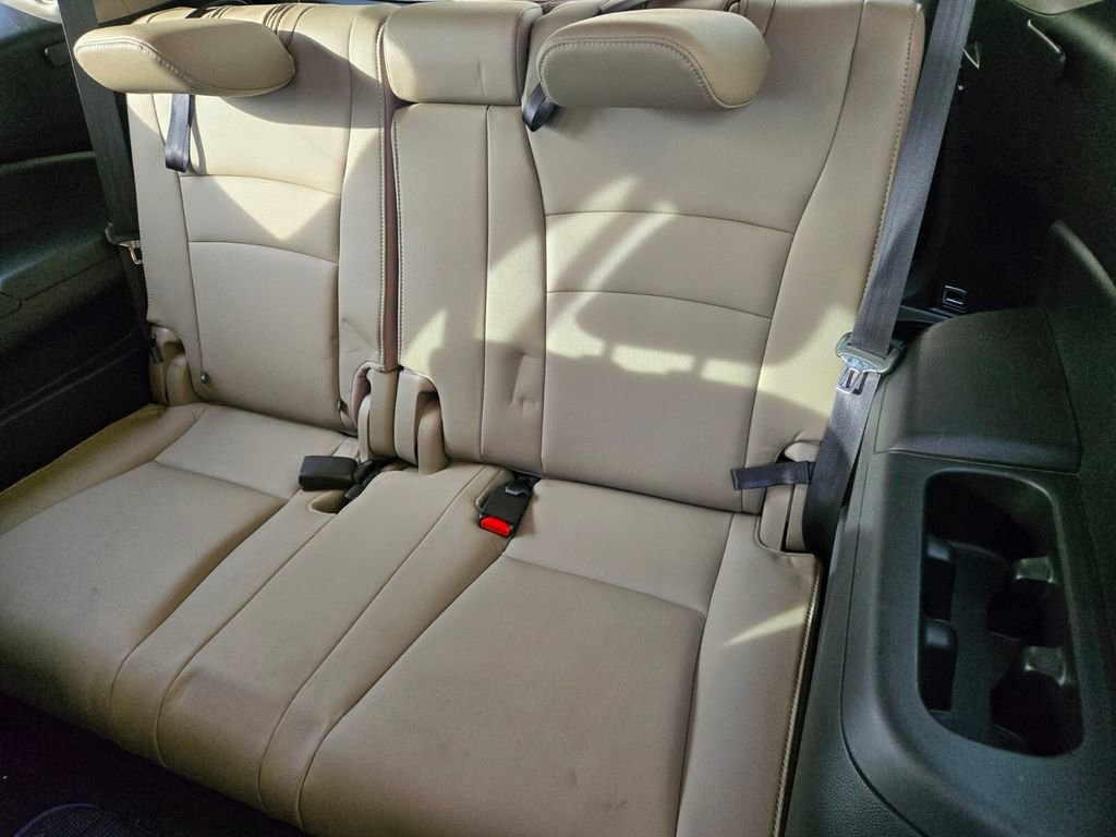 Used 2017 Honda Pilot Touring image 8