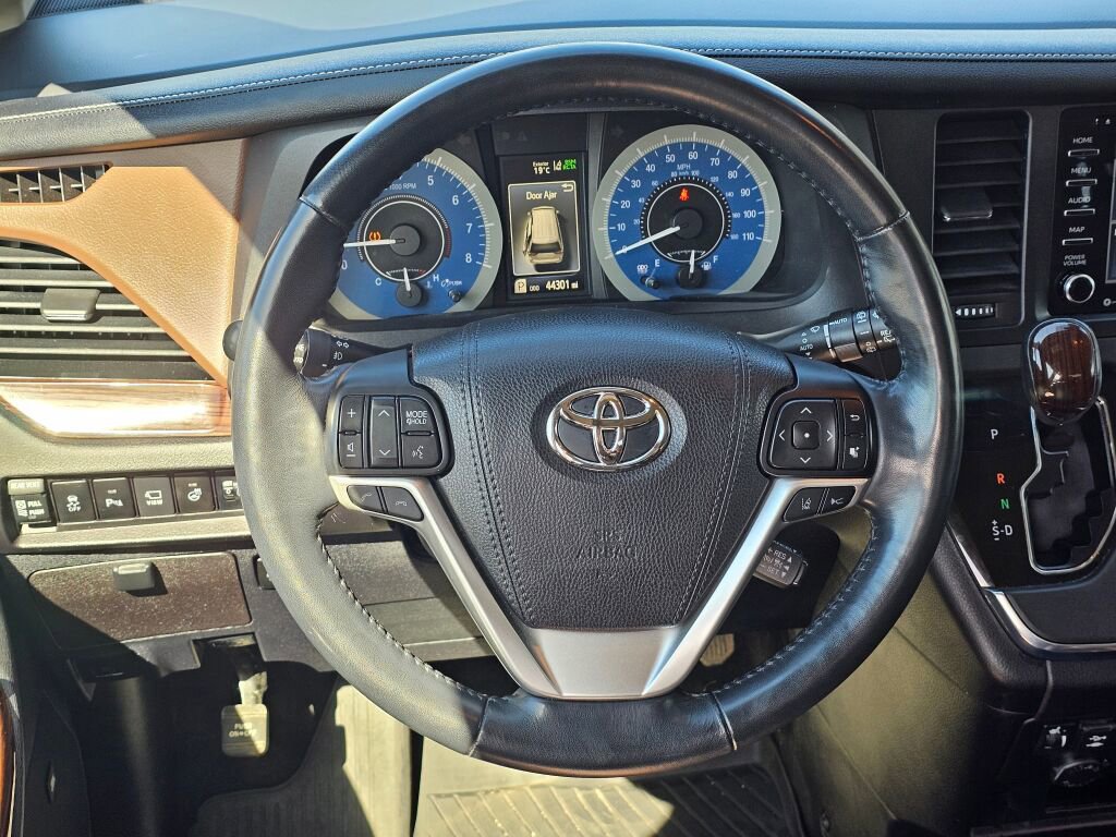 Used 2018 Toyota Sienna Limited AWD/4WD image 21