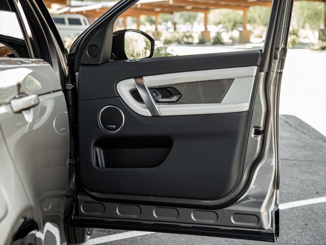 Used 2024 Land Rover Discovery Sport Dynamic SE image 24