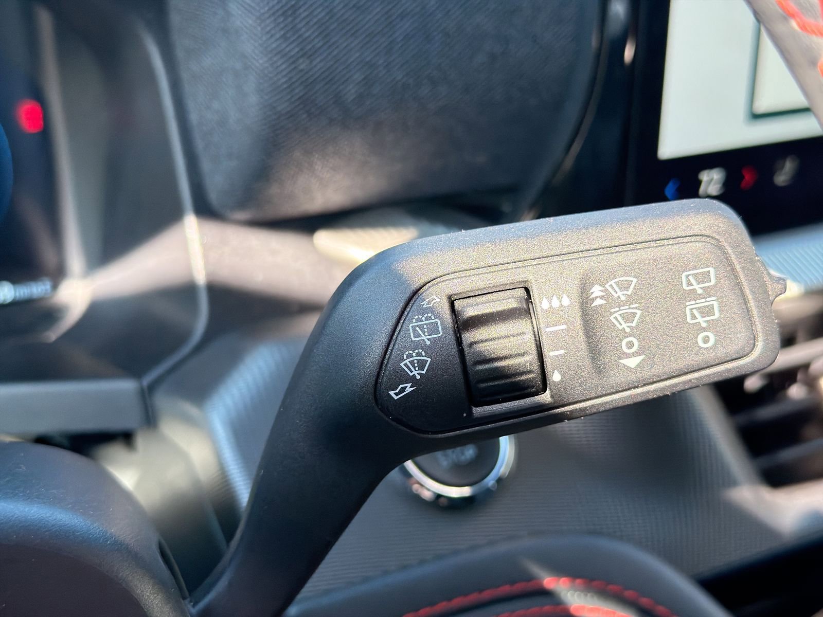 Used 2025 Ford Explorer ST-Line AWD/4WD image 29