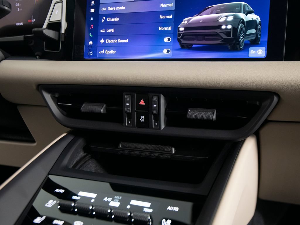 New 2026 Porsche Macan 4 Electric AWD/4WD image 32