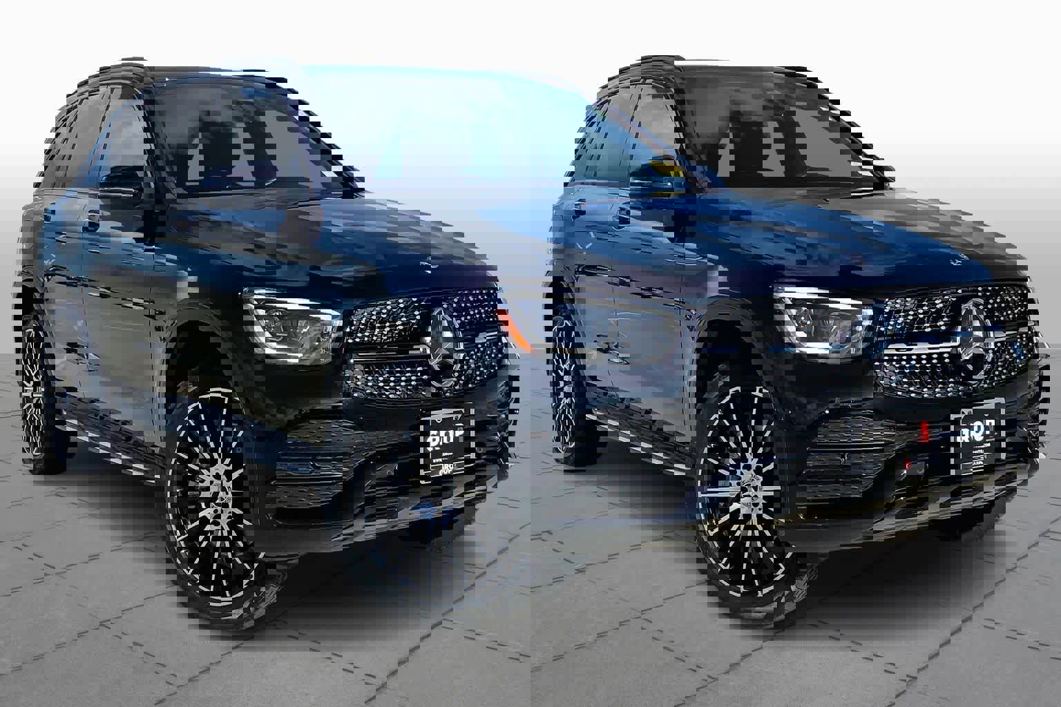 Used 2022 Mercedes-Benz GLC 300 image 2