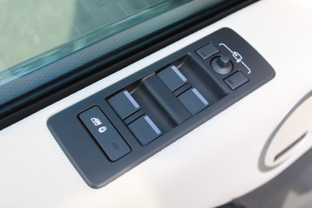 Certified 2025 Land Rover Discovery Dynamic SE image 14