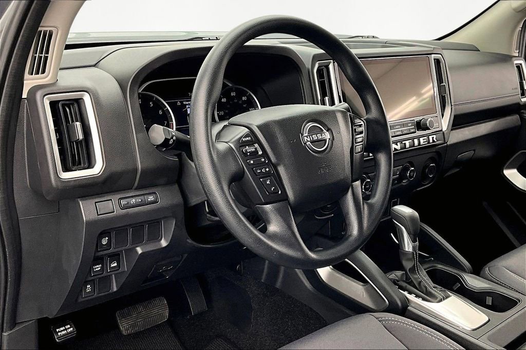Used 2025 Nissan Frontier SV image 14