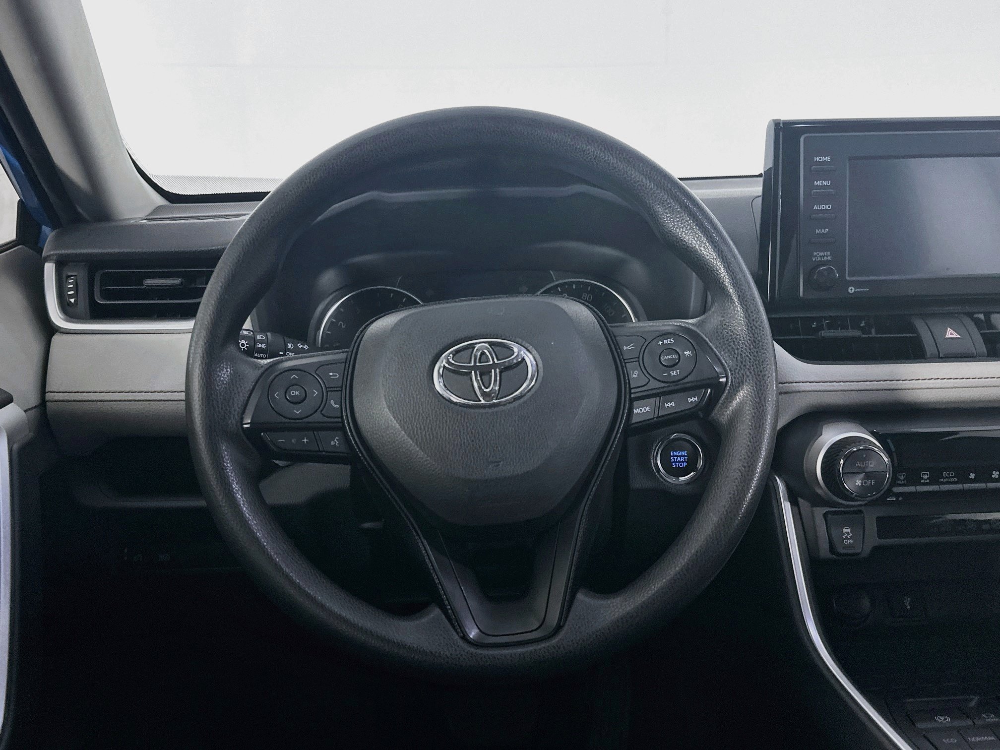 Used 2020 Toyota RAV4 XLE w/ Convenience Package FWD image 18