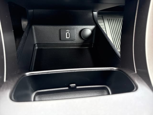 Used 2017 Ford Fusion SE w/ Fusion SE Technology Package FWD image 29