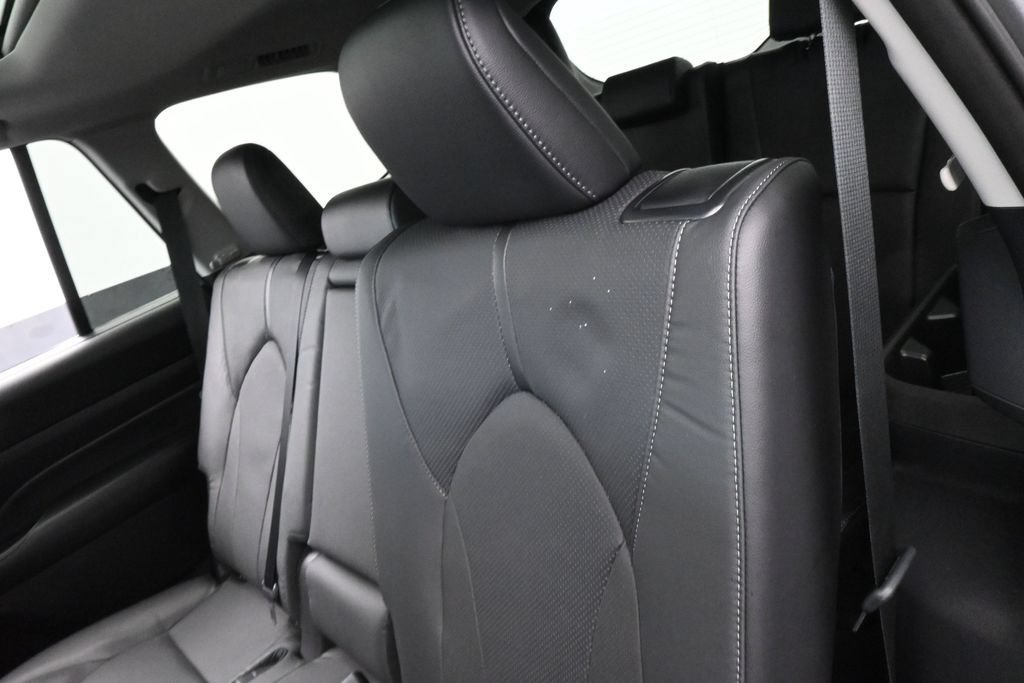 Used 2025 Toyota Grand Highlander AWD image 33