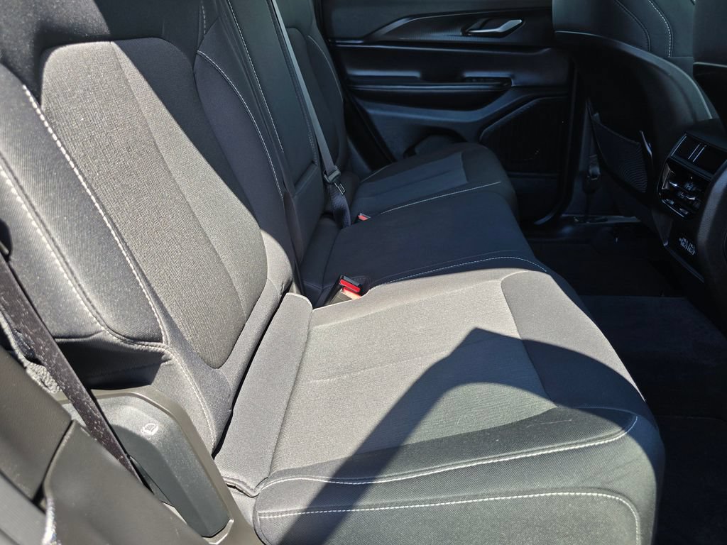 Used 2024 Jeep Grand Cherokee Laredo X AWD/4WD image 14