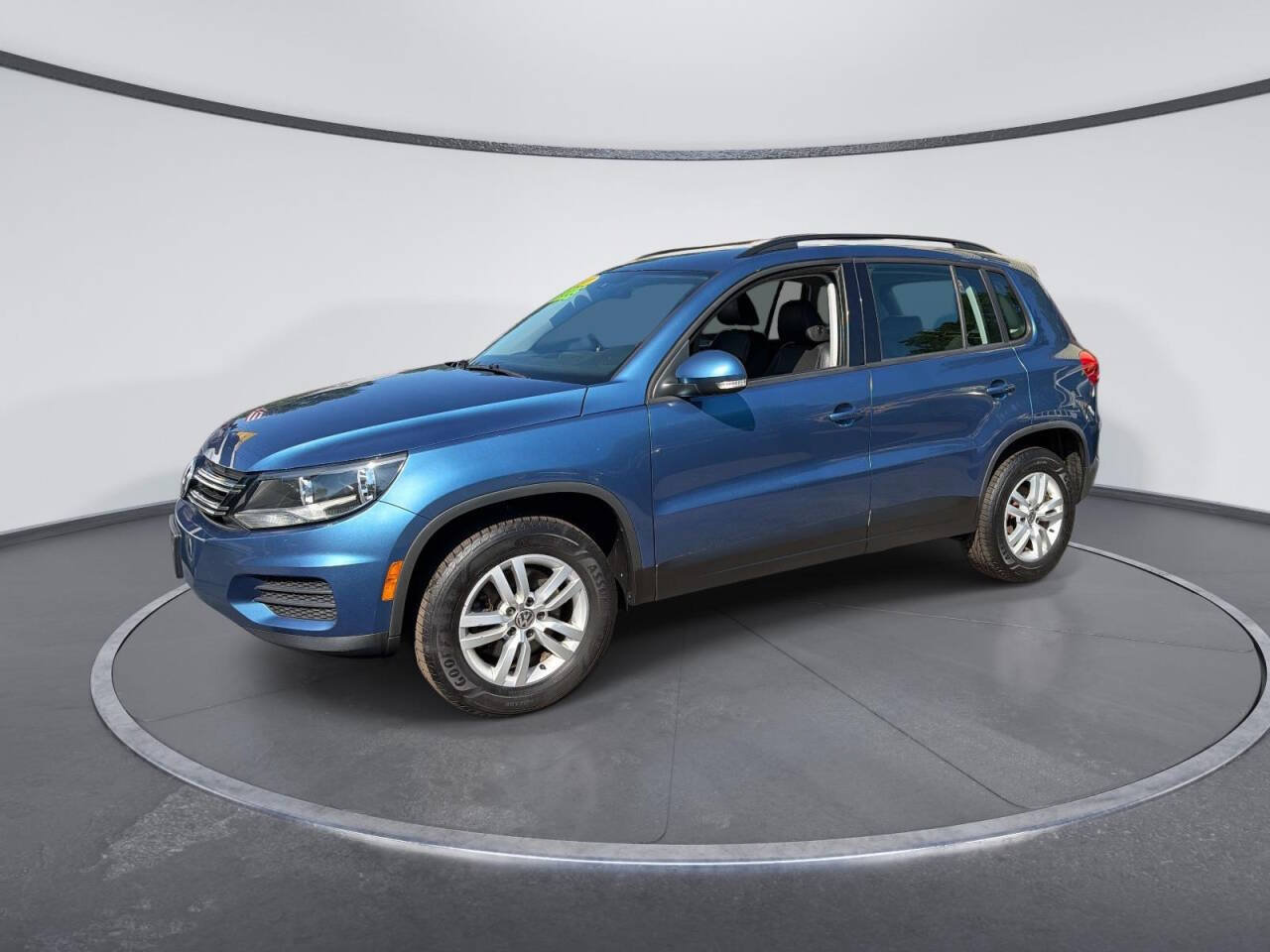 Used 2017 Volkswagen Tiguan S AWD/4WD image 1