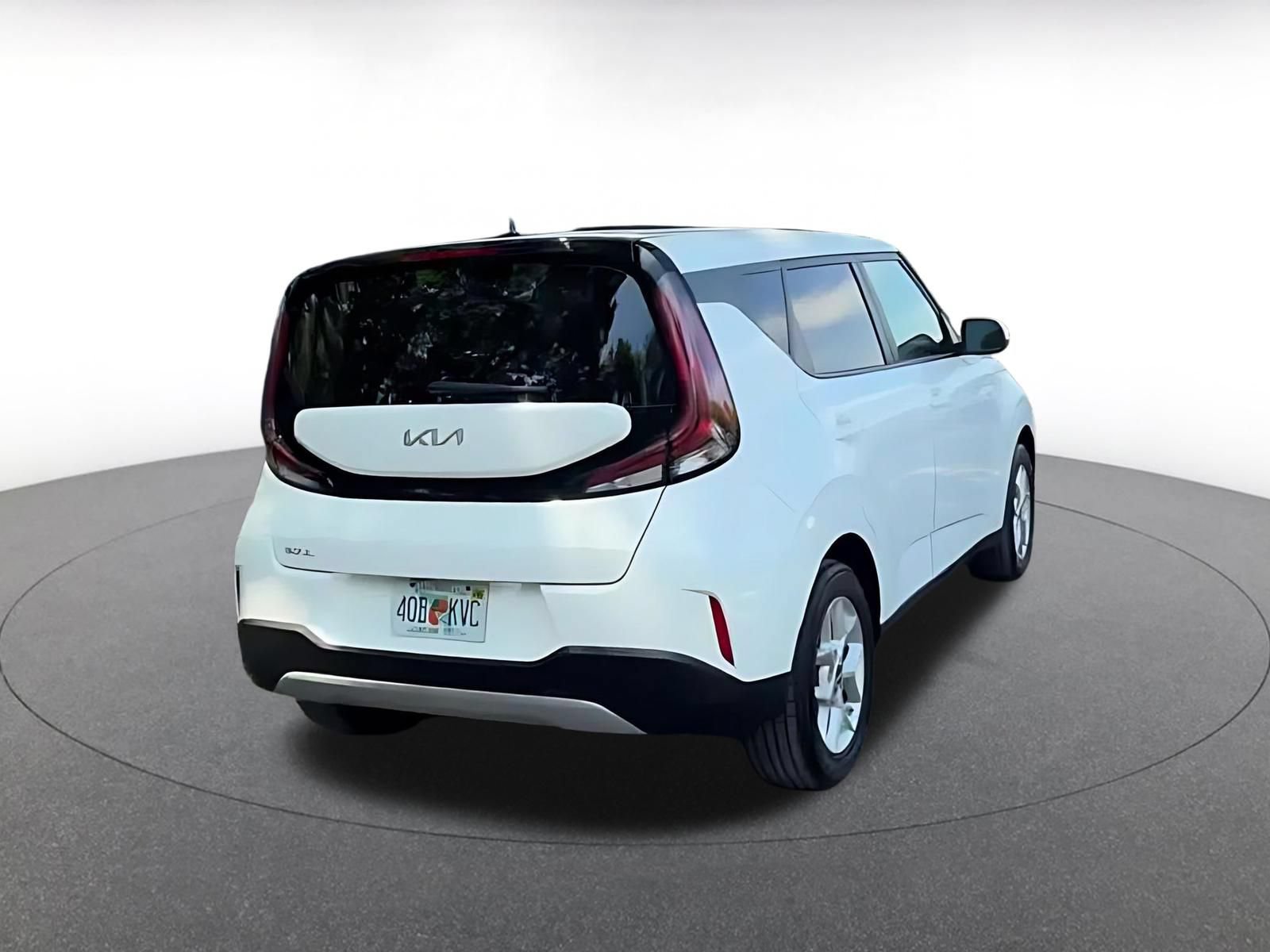 Used 2025 Kia Soul LX w/ LX Technology Package FWD image 12