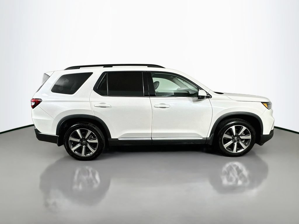 Used 2023 Honda Pilot Touring image 7