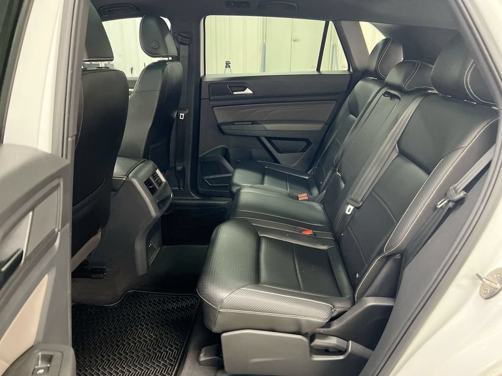 Used 2022 Volkswagen Atlas Cross Sport SEL R-Line AWD/4WD image 23