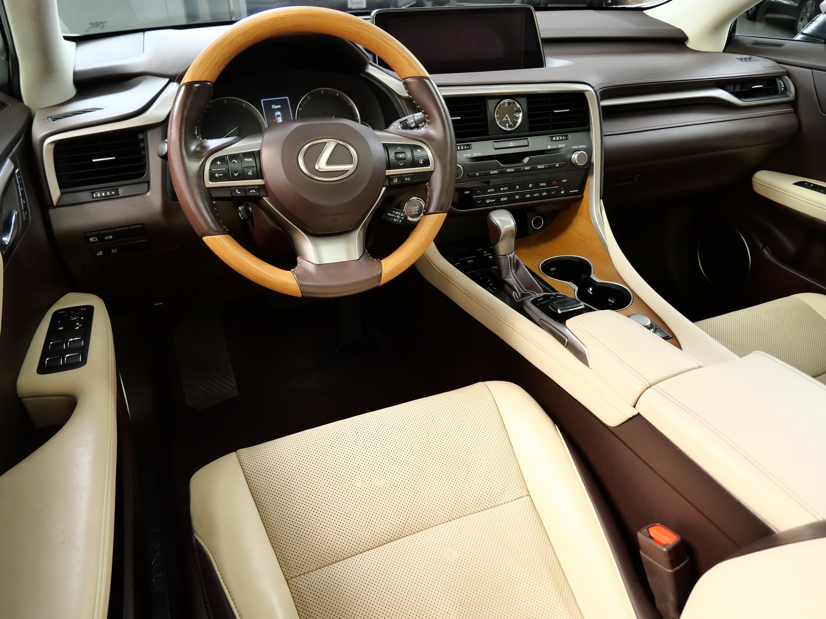 Used 2019 Lexus RX 350 AWD w/ Navigation Package image 2