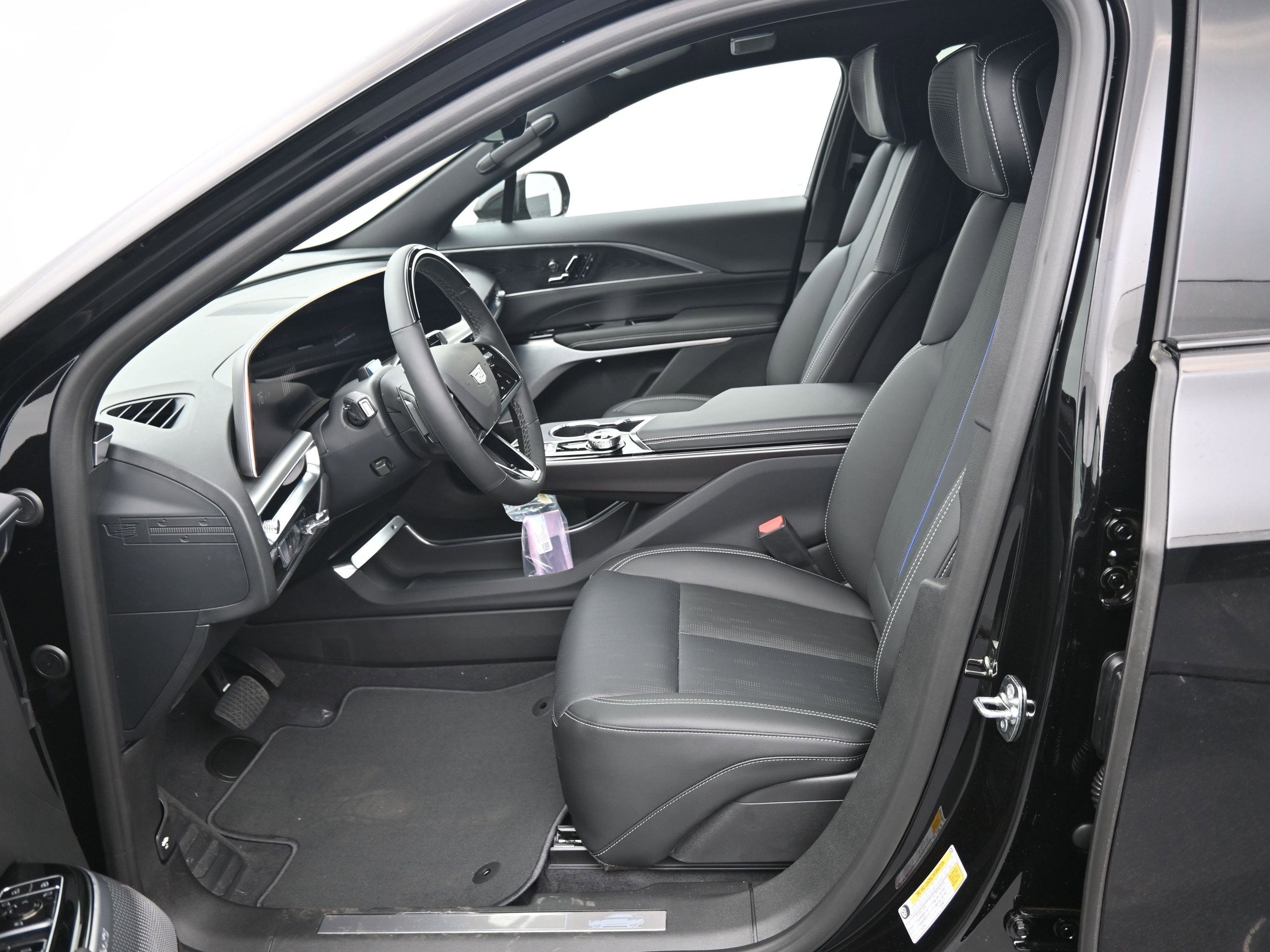 New 2026 Cadillac Lyriq Premium Sport w/ LPO, Floor Liner Package AWD/4WD image 11