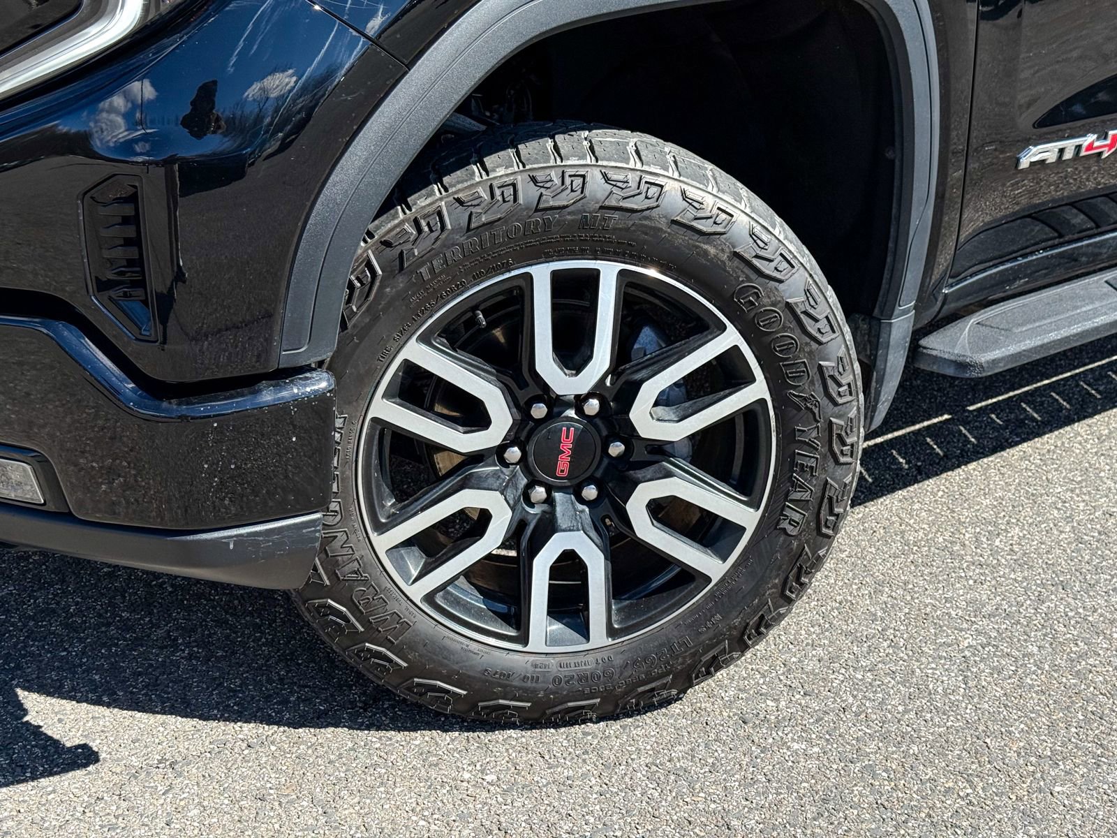 Used 2024 GMC Sierra 1500 AT4 w/ Technology Package image 12