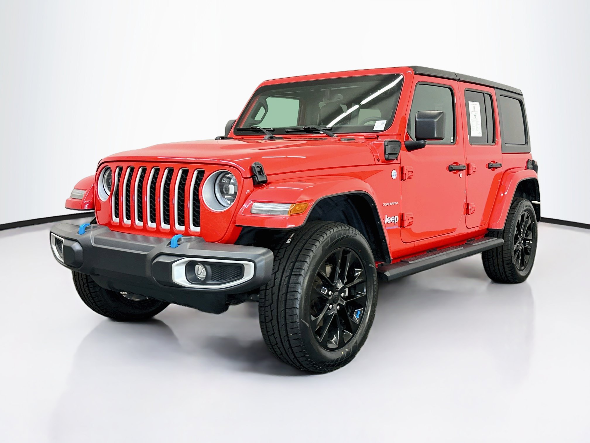 Used 2023 Jeep Wrangler Unlimited Sahara AWD/4WD image 3