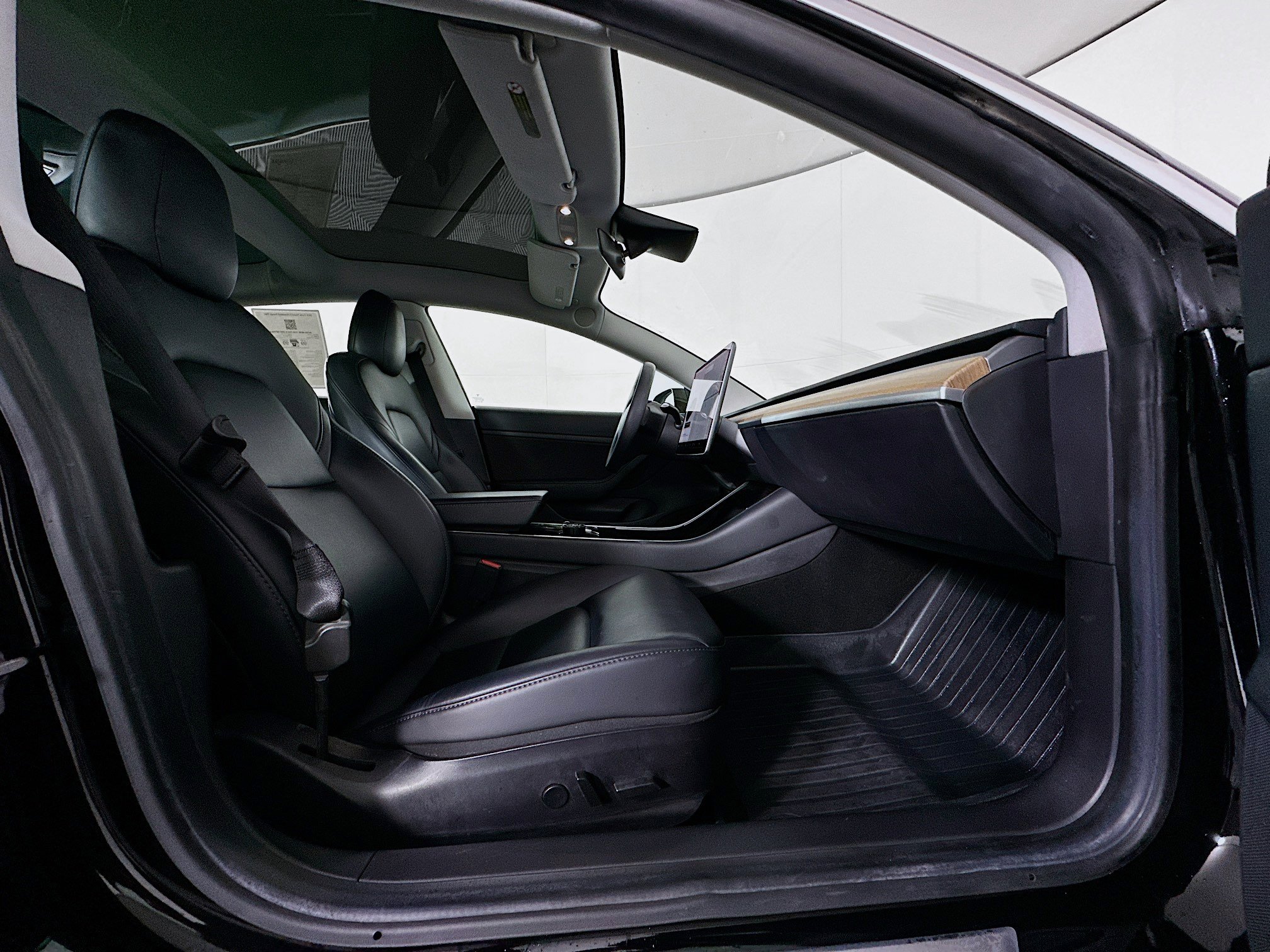 Used 2020 Tesla Model 3 Standard Range Plus image 31