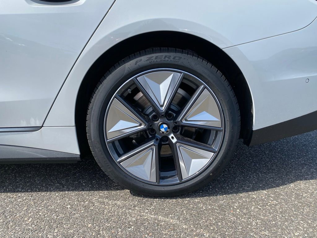New 2026 BMW i4 xDrive40i AWD/4WD image 5