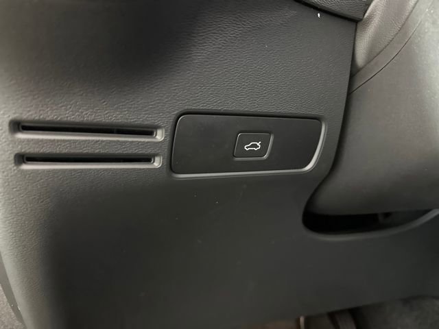 Used 2023 Volvo XC40 Recharge Plus w/ Protection Package Premier image 18