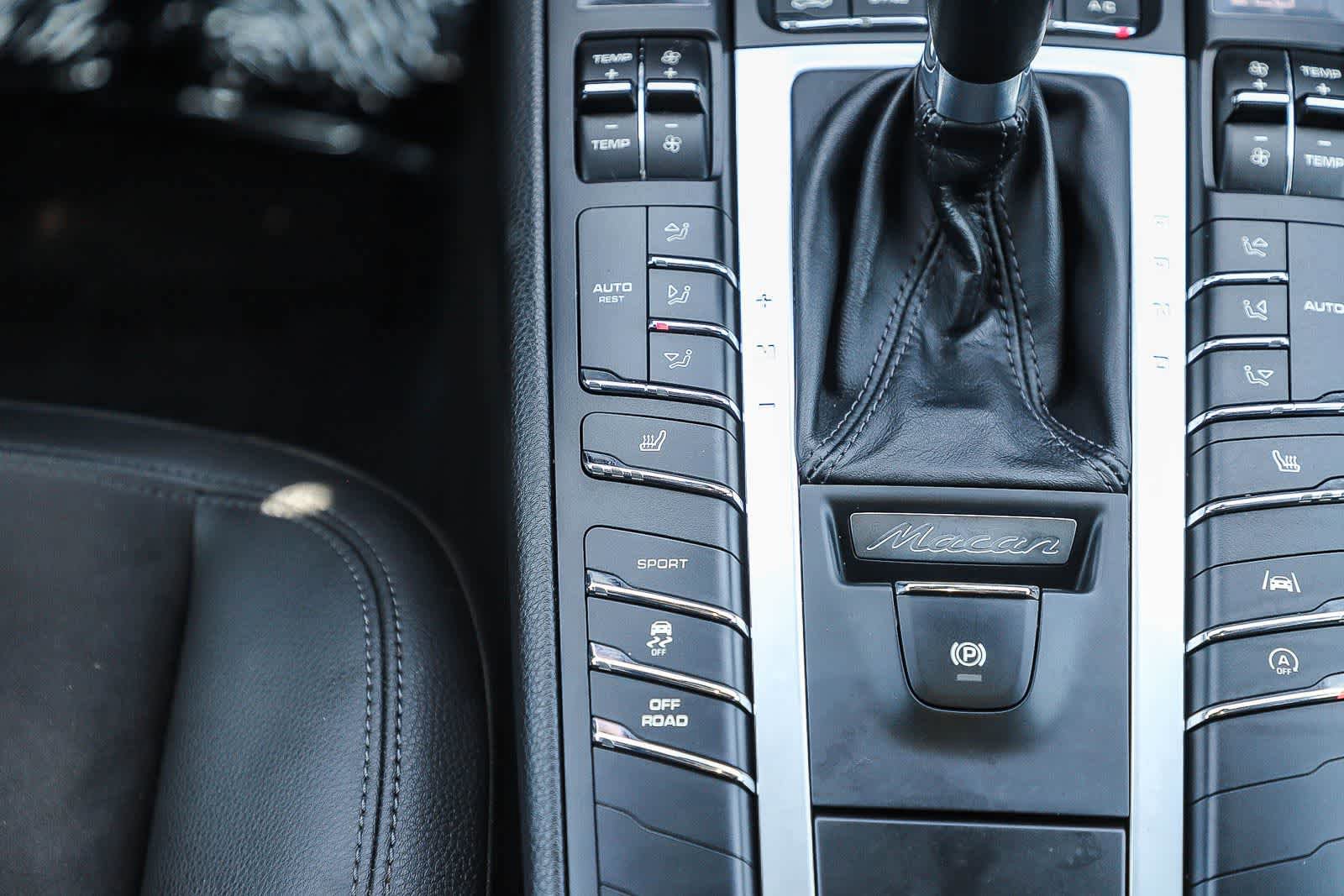 Used 2020 Porsche Macan AWD/4WD image 18