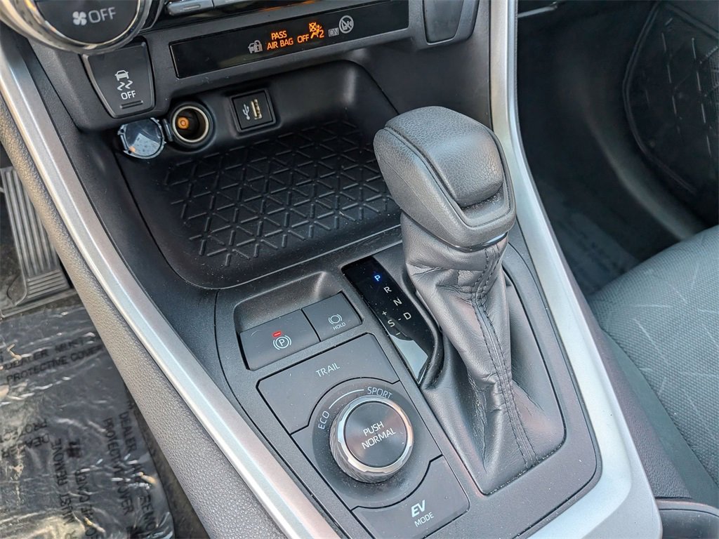 Used 2025 Toyota RAV4 XLE image 19