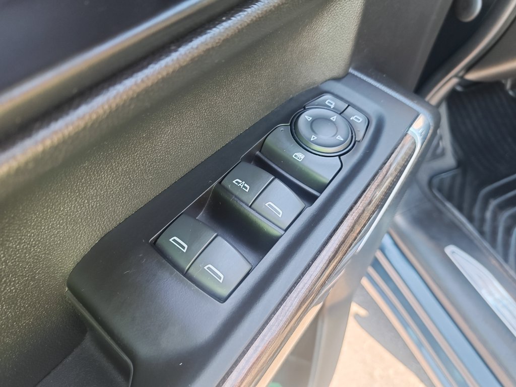 Used 2022 Chevrolet Silverado 1500 LT AWD/4WD image 11