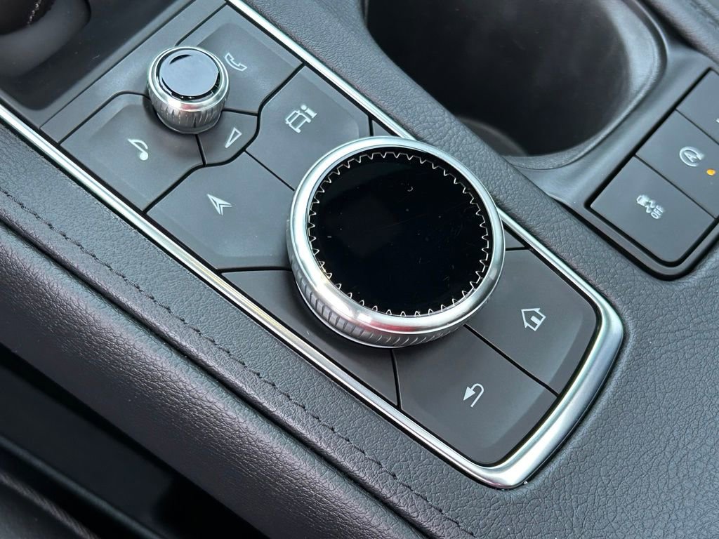 Used 2025 Cadillac XT4 Sport w/ Cold Weather Package image 31