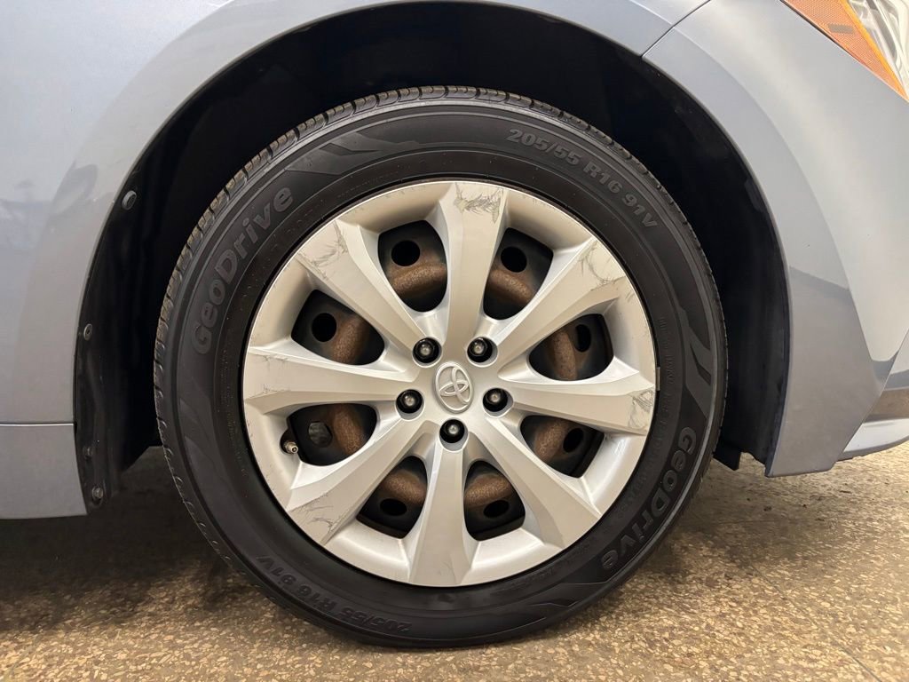 Used 2020 Toyota Corolla LE w/ Carpet Mat Package (TMS) FWD image 25