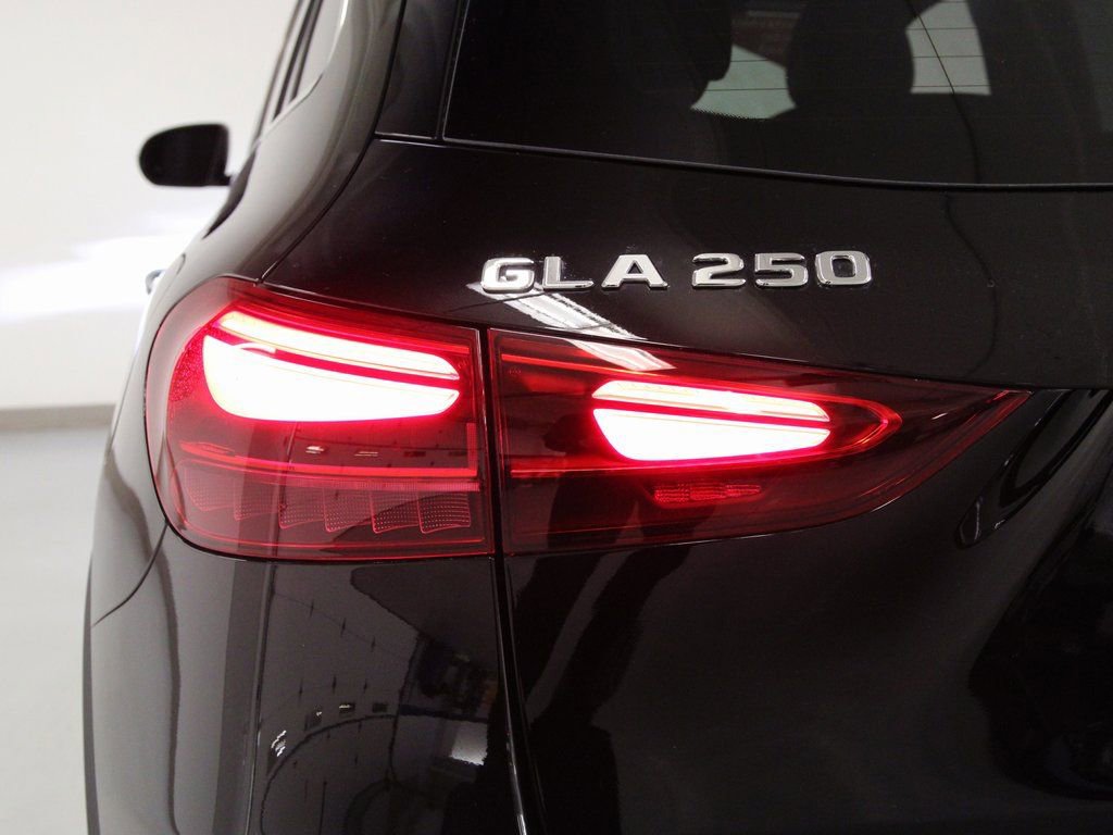 Certified 2025 Mercedes-Benz GLA 250 4MATIC image 11
