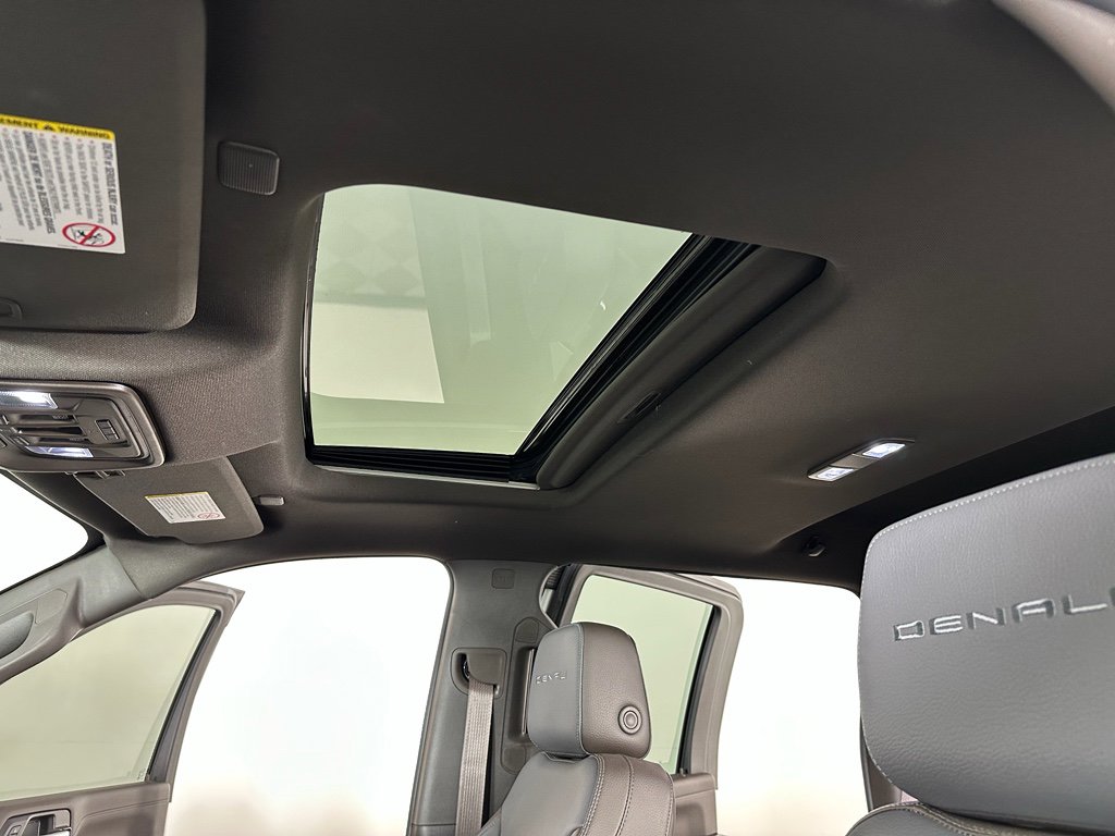 Used 2022 GMC Sierra 3500 Denali w/ Denali Ultimate Package image 25