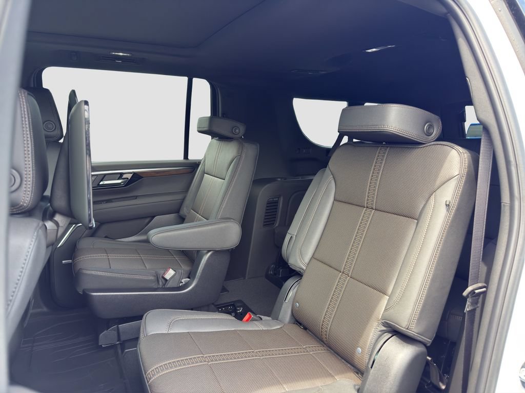 New 2026 Chevrolet Suburban High Country AWD/4WD image 13