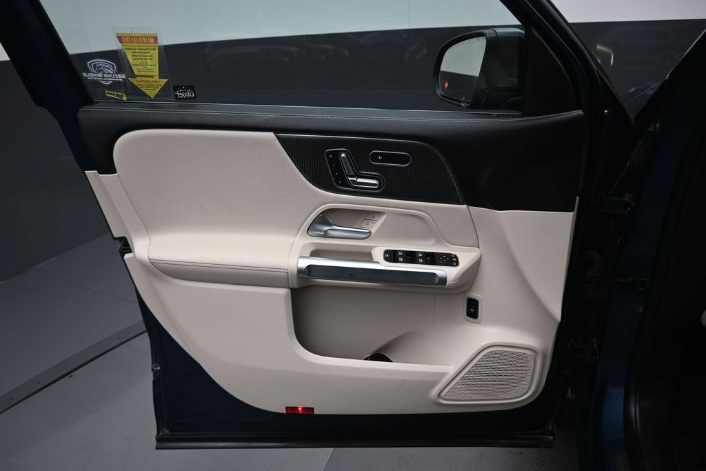 Used 2022 Mercedes-Benz GLB 250 4MATIC image 9