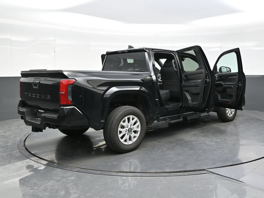 Used 2025 Toyota Tacoma SR5 AWD/4WD image 39