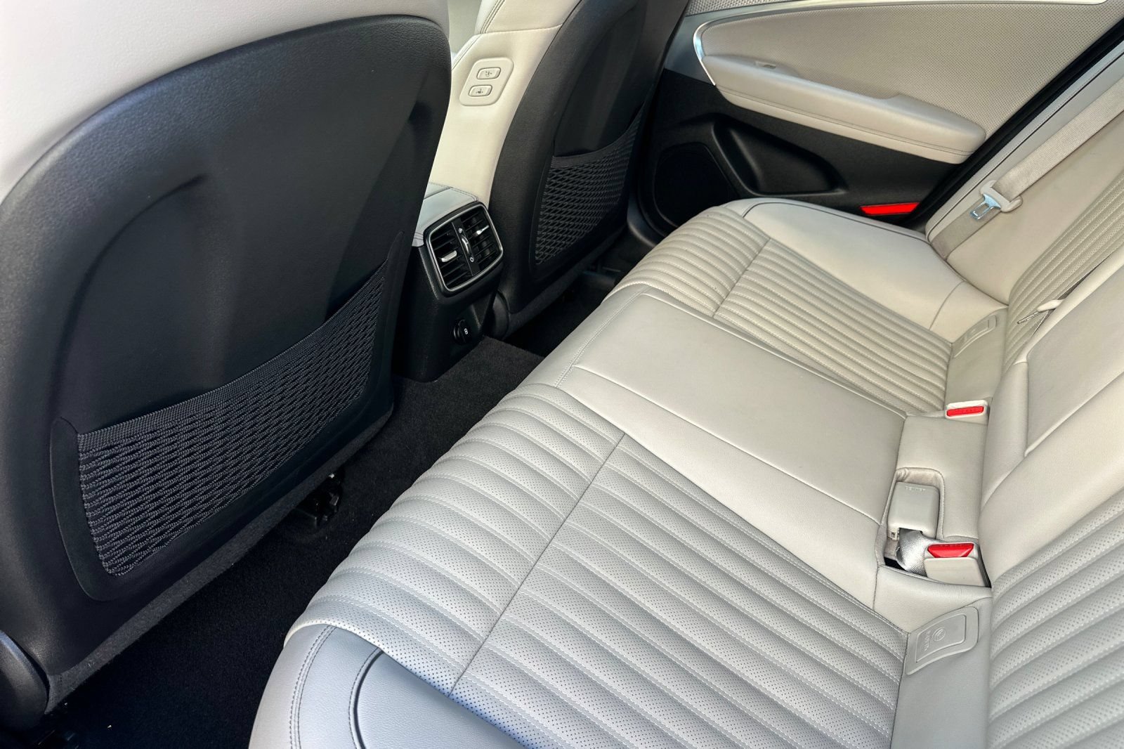 Used 2023 Genesis G70 2.0T w/ Sport Prestige Package RWD image 15