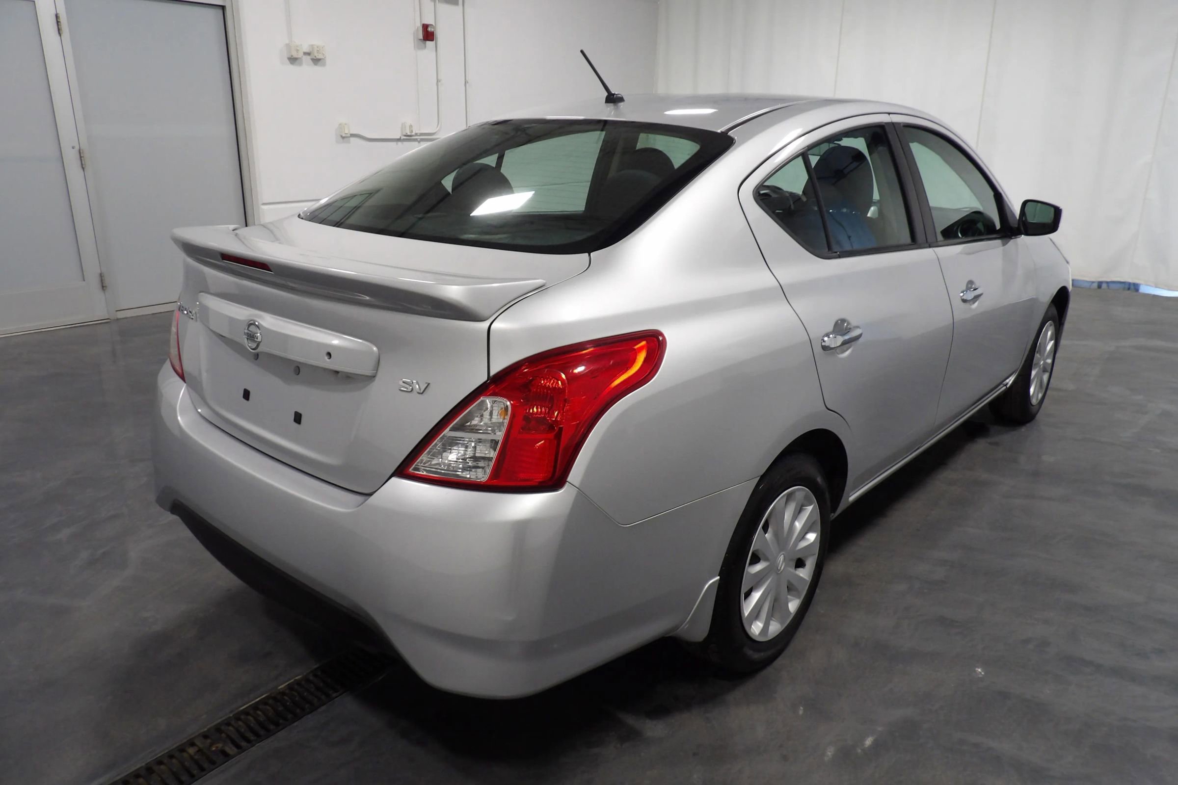 Used 2019 Nissan Versa SV image 4