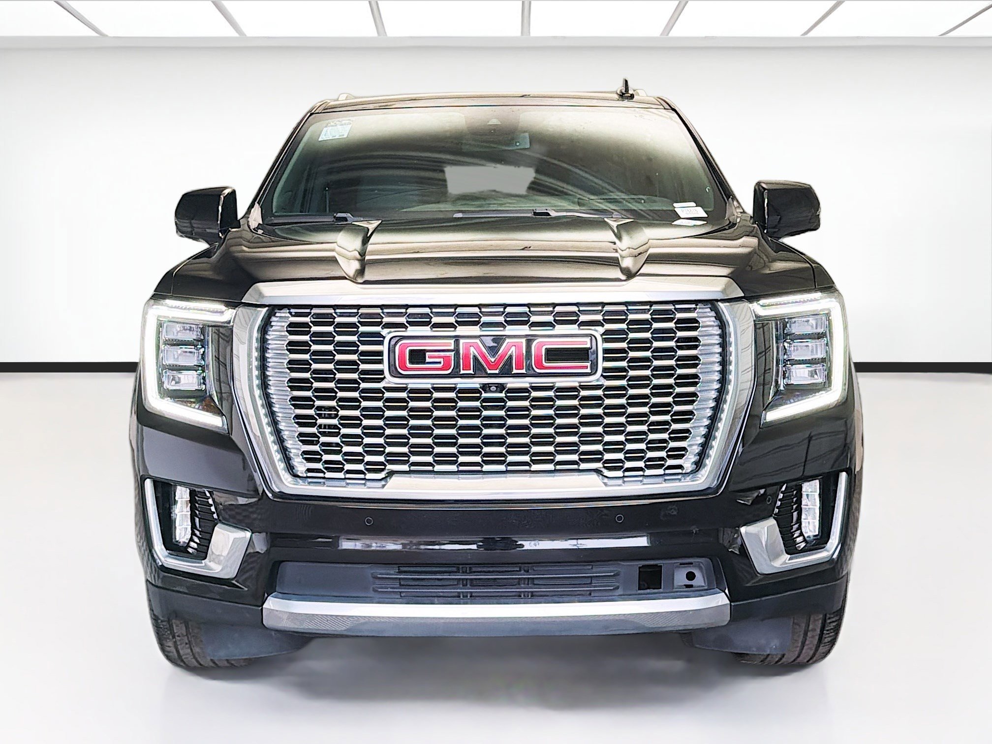Used 2023 GMC Yukon Denali RWD image 2