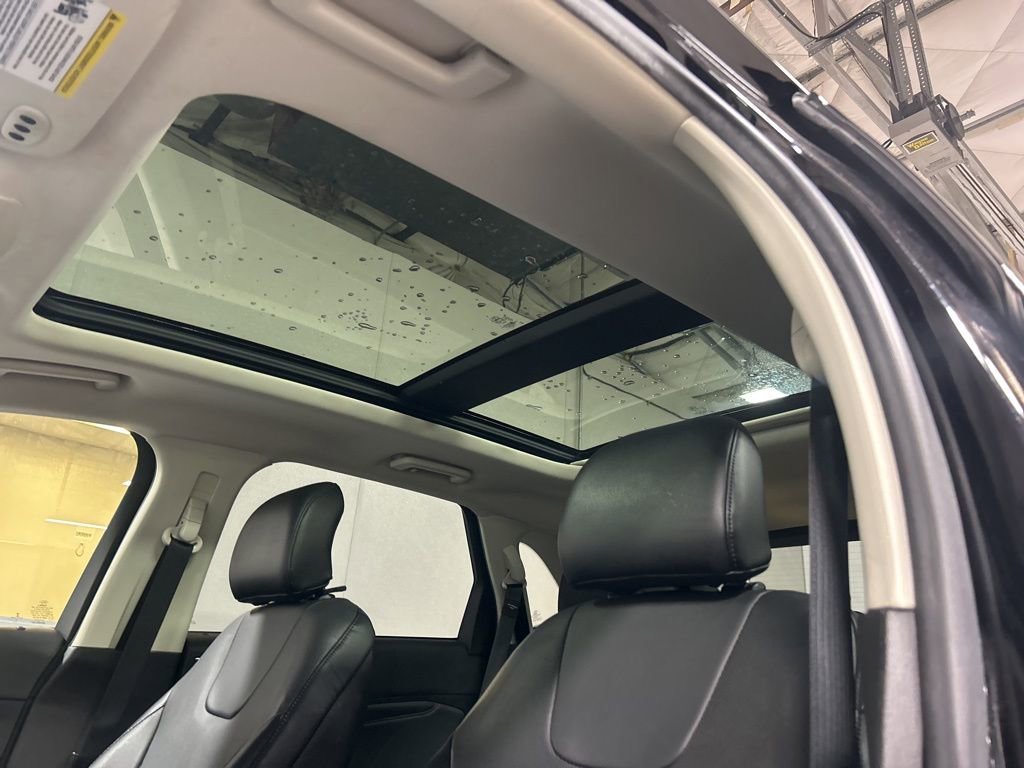 Used 2016 Ford Edge Titanium w/ Equipment Group 302A image 5