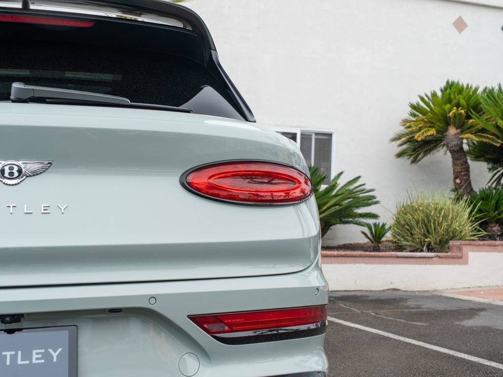 Used 2023 Bentley Bentayga Speed AWD/4WD image 43
