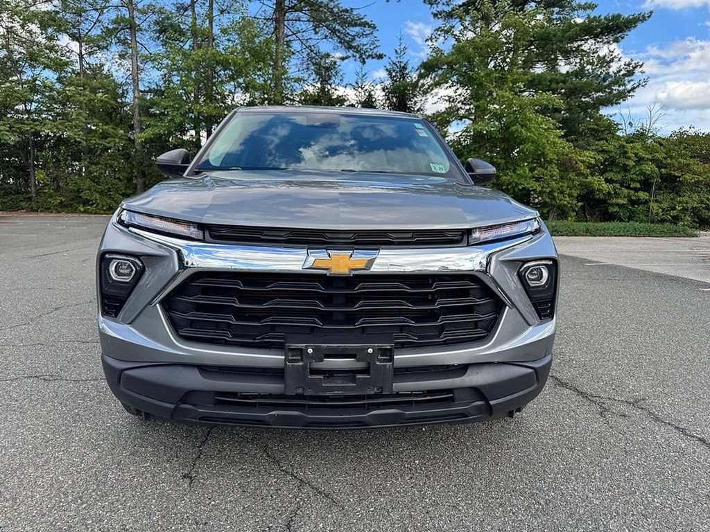 Used 2024 Chevrolet TrailBlazer LS w/ LS Convenience Package AWD/4WD image 2