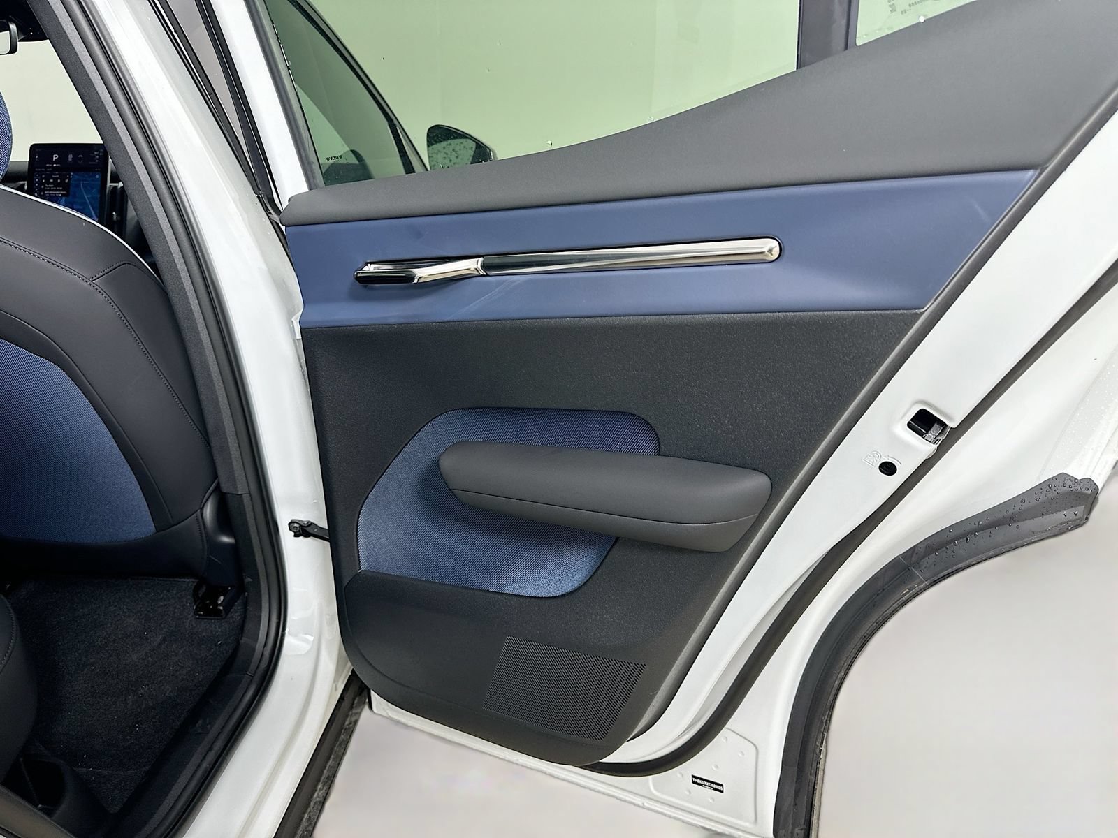 New 2026 Volvo EX30 Plus w/ Protection Package Premier AWD/4WD image 40